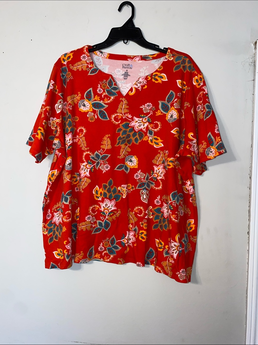 croft & barrow Red Floral V-Neck Short Sleeve Tee Top